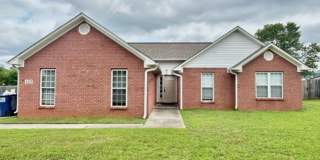 THREE BEDROOM TWO BATH WITH SPACIOUS FENCED BACKYARD. Gallery 1