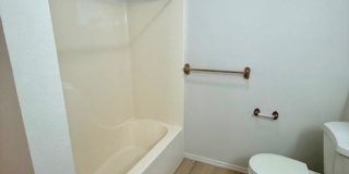 4 Bedroom, 2 Bathroom Duplex - Pet Friendly Gallery 11