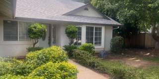 4 Bedroom Home With Pool! Gallery 1