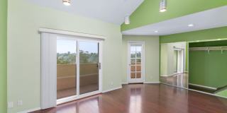 Woodlands South - La Jolla Townhome Gallery 16
