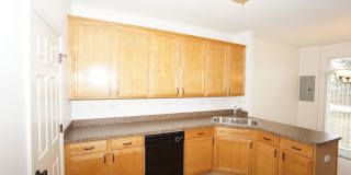 Spacious and fabulous 3 bedroom/2.1 bath townhouse with two car attached garage Gallery 7