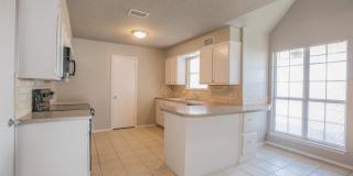 Available to Pre-Lease! Recently Updated 3 Bedroom! Gallery 8