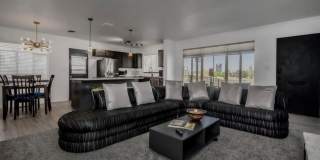 Fully Furnished Home in Putnam Heights + All Appliances Gallery 9
