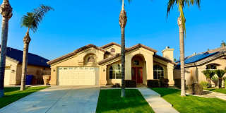 Spacious home with Solar! MOVE IN SPECIAL Gallery 1