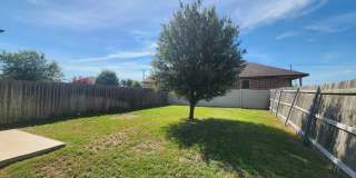 Wood Like Tile Flooring & Vinyl Plank - No Carpet / 1 Story Unit/ Fenced in Yard / Interior Washer Dryer Connections / CISD Gallery 21