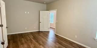 Large 3 Bed, 2 Bath in Beautifully Well-Maintained Neighborhood Gallery 10