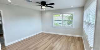 Downtown Clermont - Beautifully Renovated 2-Bed/1-Bath Upstairs Unit with Stunning Lake Minneola Views- Gallery 16