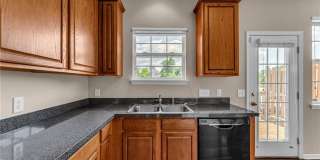Beautiful 3 bedroom, 3 1/2 bathroom townhome in Tarrant Trace Gallery 9