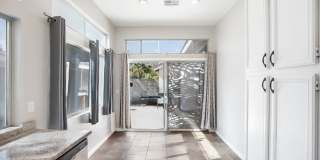 Beautiful One Story 2 Bedroom Townhome With 2 Car Attached Garage Gallery 13