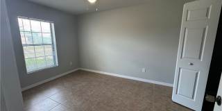 1020/1022 NE 8th Place Gallery 13
