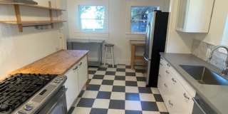 Great House in Oakland with a yard! 2 Beds, 1 Bath Gallery 11