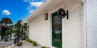 The Avenue Gallery 32