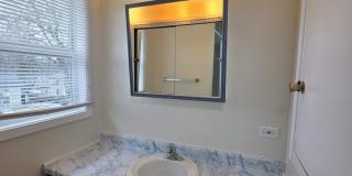 608 N Washington Avenue Gallery 7
