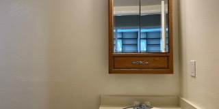 Sprawling Four Bedroom Home Gallery 30