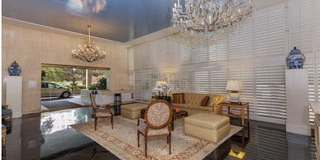10433 Wilshire Boulevard Gallery 7