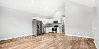 2015 E Maryland St Gallery 11