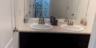 Spacious 4BR House in Parker Gallery 24