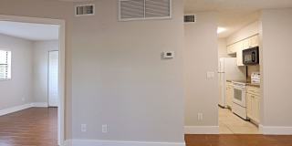 $250 OFF FIRST MONTH RENT!! Affordable & Newly Remodeled 1-Bedroom in the Heart of Fort Myers! Gallery 12