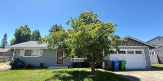 Beautiful 3 Bedroom, 2 Bathroom Rogue River Rental Gallery 1