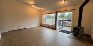 Large 2 Bedroom Townhouse w/Updated Bathrooms  & Large 2 Car Garage! Gallery 1