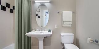 The Esquire on Fifth Gallery 21