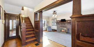 6+BR House on E. Lane – Central Campus – Newly Renovated + Free Parking – Flexible Move-In Gallery 6