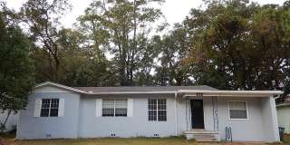 SPACIOUS 4/2 w/ 2 Living Spaces, Wood Floors, Large Yard, & Washer/Dryer! Avail Aug 6th for $1895/month! Gallery 1