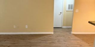 Large one bedroom condominium Gallery 36