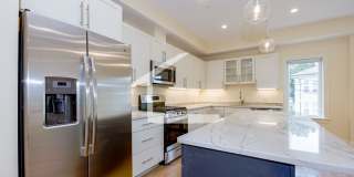 Brand New 3,500 Sq. Ft. Luxury Townhouse in Oak Square w Built In Garage! 1st & Security Only, Laundry In Unit Gallery 5
