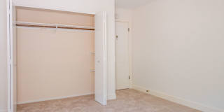 4BR/2.5BA 3,274sqft! STUNNING GG VIEWS!!! Yard! Spa! 4 Car Parking! Pet! PROGRESSIVE Gallery 36