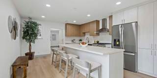 6BD/4BA One Story Single Family House next to UCI Gallery 6