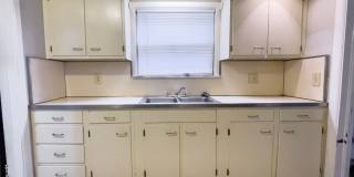 PRELEASING for AUGUST! Close to Campus Gallery 3