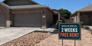 Walk to Historic Gruene / Fridge / Gas Cooking / Fenced in yard / CISD * 2 weeks free rent off the first full month* Gallery 1