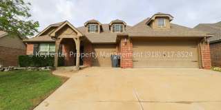 Spacious 4 Bed | 2 Bath | Large backyard | Bixby Gallery 1