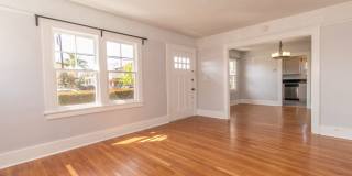 Charming North Park 2 Bedroom with Washer/Dryer, Backyard & Parking! Gallery 2