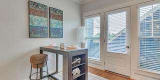 525 East Apartments Gallery 16