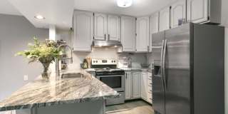 Charming 3 Bedroom, 2 Bathroom Home in Windsor! Gallery 5