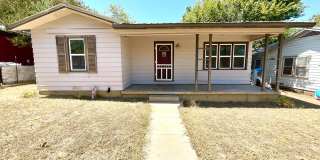 Charming 2 Bedroom House with Detached Garage & Workshop in the Heart of Llano! Gallery 1