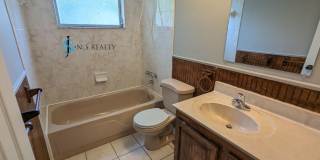 Must See 3/2/1 over 1000sf with tile/laminate floors, fresh paint, fenced yard and large living room!! Must See 3/2/1 over 1000sf with tile/laminate floors, fresh paint, fenced yard and large living room!! Gallery 12