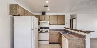 LOVELY 2 bedroom Condo Ready for Immediate Move in!! Gallery 23