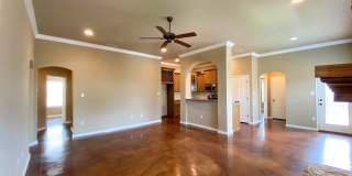 Available Now: 4 bedroom house Gallery 3