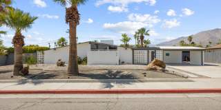Club 915 Getaway- Pool, BBQ and Pet Friendly (Monthly Only - No Long Term) Gallery 1
