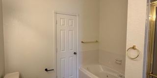 3br 2.5ba on Surrey Hills Golf Course!! Gallery 25