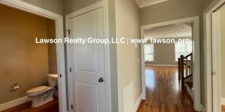 Upscale Three Bedroom in Colonial Green with Garage Upscale Three Bedroom in Colonial Green with Garage Gallery 9