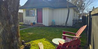 Bring the Pets! Midtown 2 Bdrm Cottage, w/Den, 2 bath, All Appliances incl washer/dryer, Storage Gallery 1