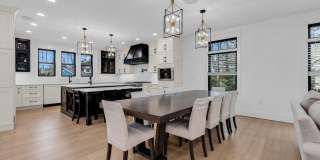 2017 5th Avenue Gallery 8