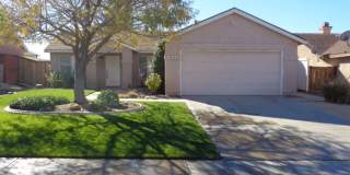 Beautiful One Story Home in Rosamond in Excellent Condition Gallery 1