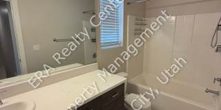 Move-In Bonus!! 3 Bed 2.5 Bath Twin Home in Crescent Hills Gallery 16