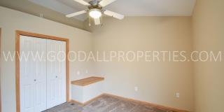 2-Bedroom, 2.5-Bath Urbandale Townhome with 2-Car Garage & Deck Gallery 14