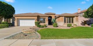 Beautiful Single-Level Home with Private Pool – Prime Arrowhead Location! Gallery 3